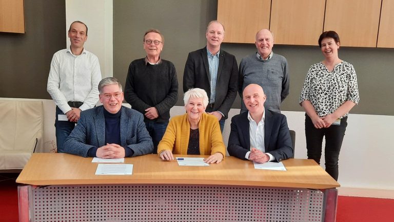 Ondertekening privatisering Boys (002)