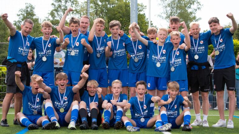 Den Ham JO15-1 kampioen (002)