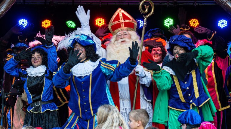 Sinterklaas op de muziektent Den Ham (002)