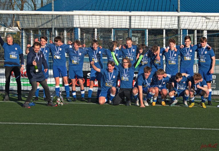 Den Ham JO19-2 is kampioen (003)